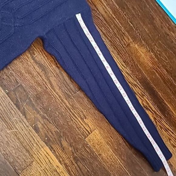 Vintage Navy Blue V-neck Unisex Shetland Wool Sweater - Picture 12 of 14